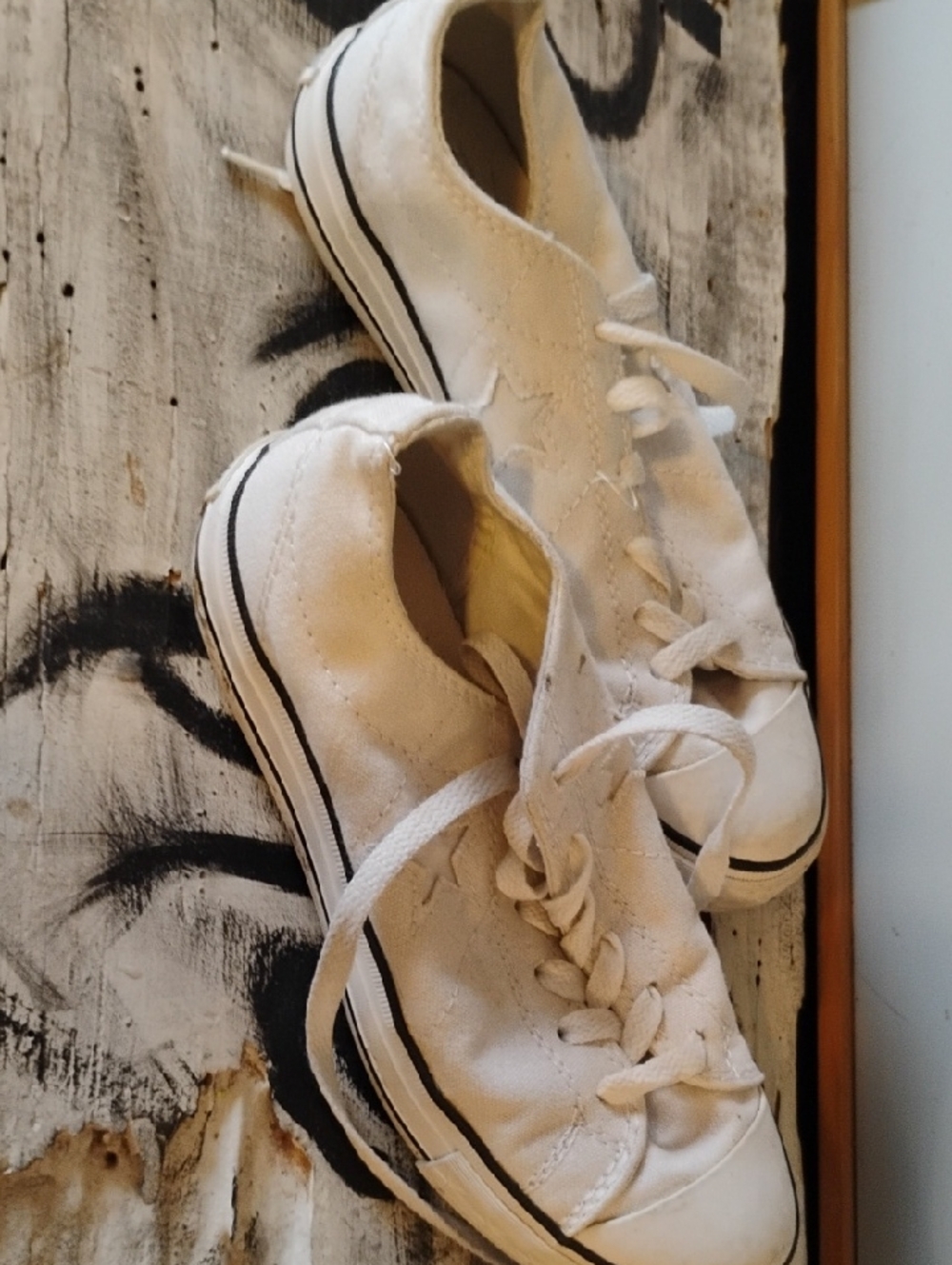 Converse White Low-Top Canvas Lace-Up Sneakers Sz 7